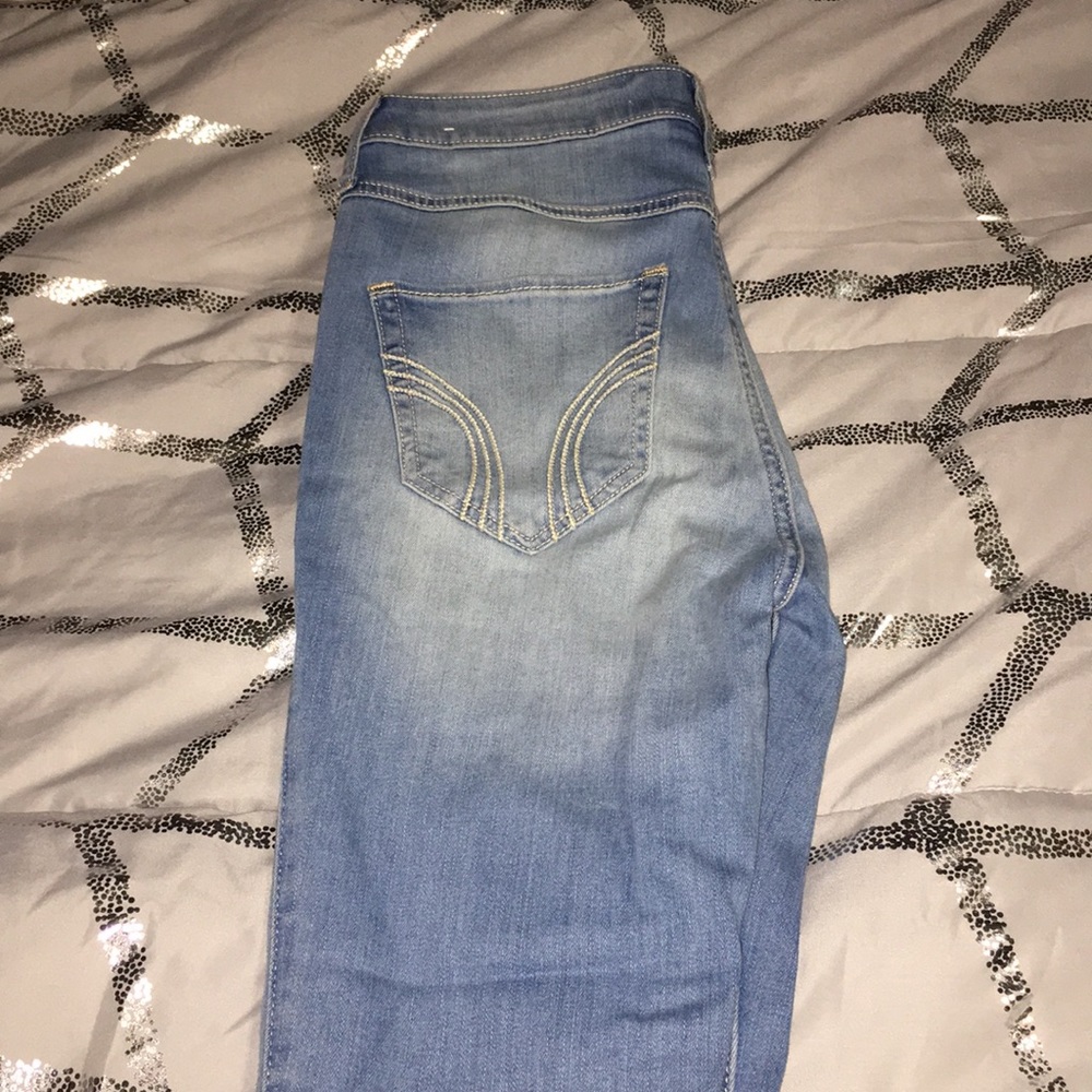 High rise hollister jeans size 3R!